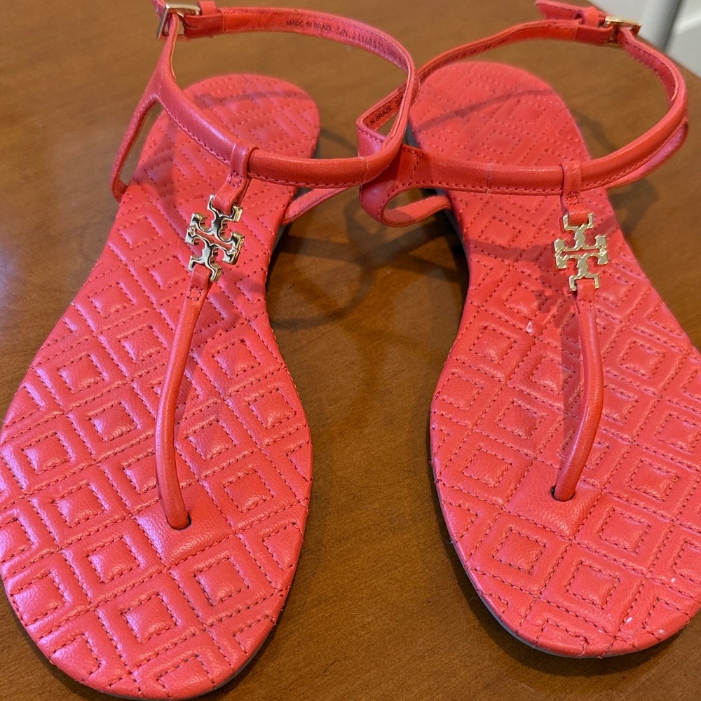 Tory Burch Coral Quilted T-Strap Sandals with Gold Logo